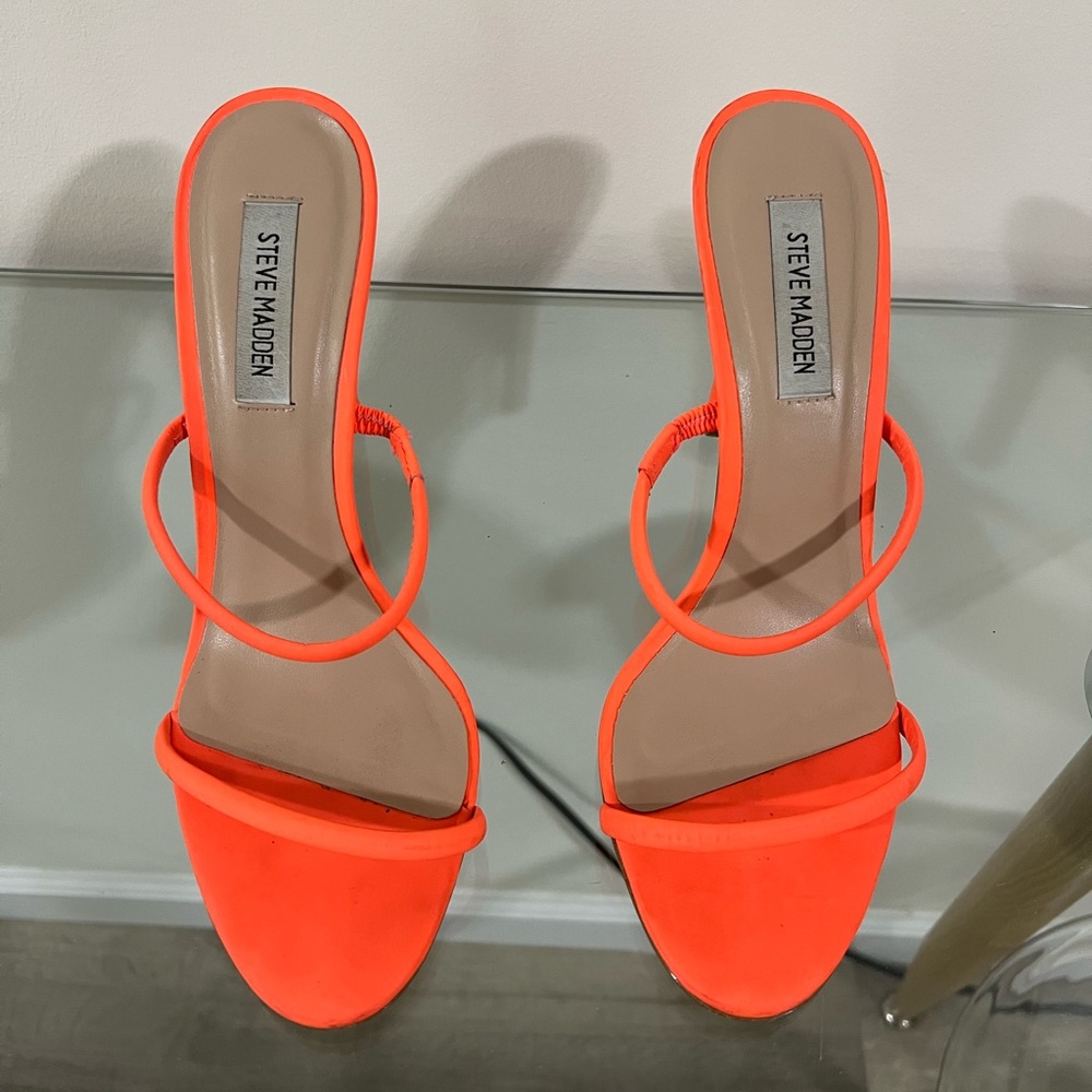 Neón Steve Madden Mule size 8